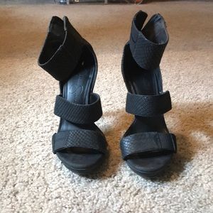 Jessica Simpson black strap shoes 7.5